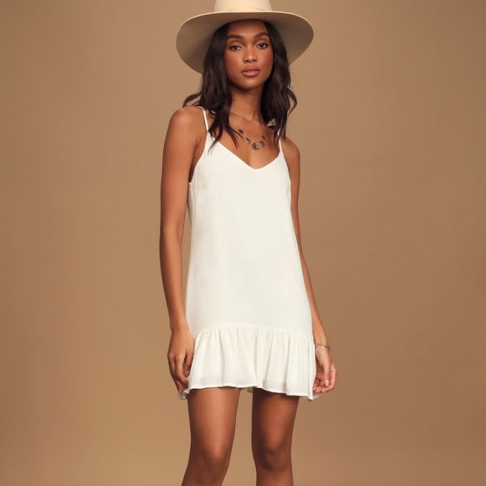 Garden Bloom White Ruffled Shift Dress
Color: White
Size: S
